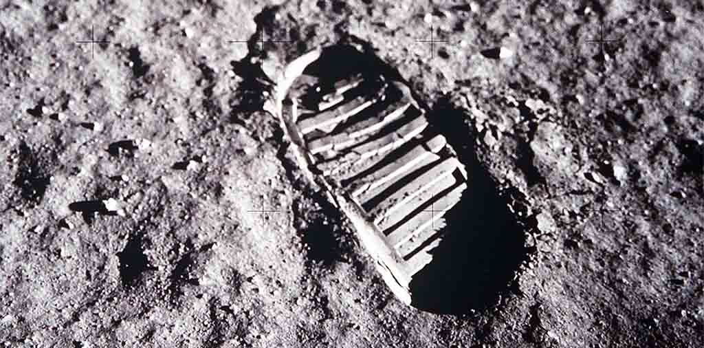 moon footprint 1